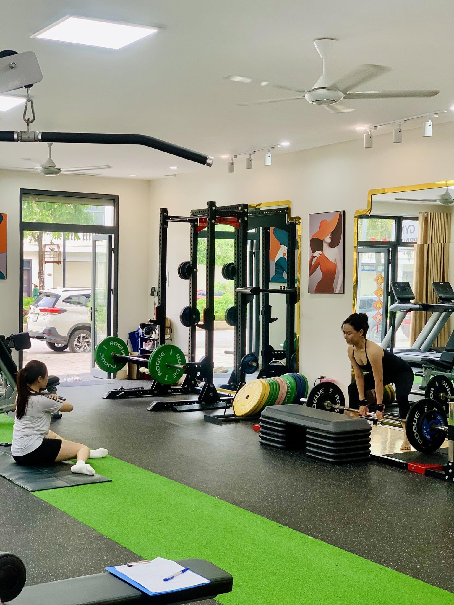 Phòng tập private Youfit — HLV kèm học viên tập 1-1